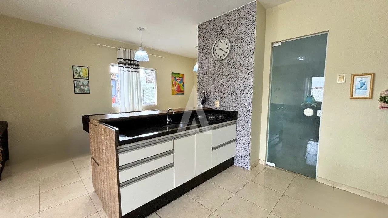 Casa com 1 suíte e 3 quartos à venda no bairro Floresta em Joinville-SC por R$620.000,00. — foto 4