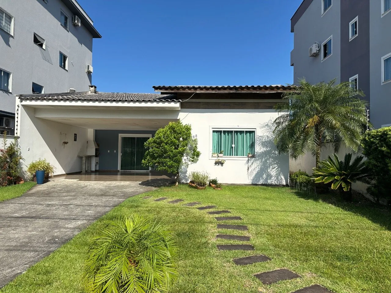 Casa com 1 suíte e 2 quartos à venda no bairro Aventureiro em Joinville-SC por R$790.000,00. - foto 1