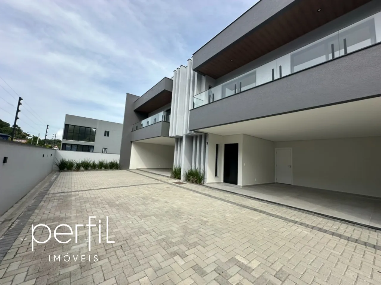 Casa à venda com 3 quartos e 3 suítes, 2 vagas, 165m² no Glória, Joinville - foto 1