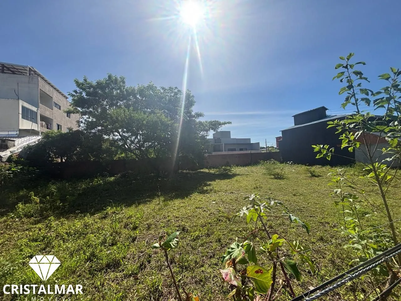 Terreno Murado, plano, Sol da manhã, 1500 metros da Praia de Bombas SC - foto 1