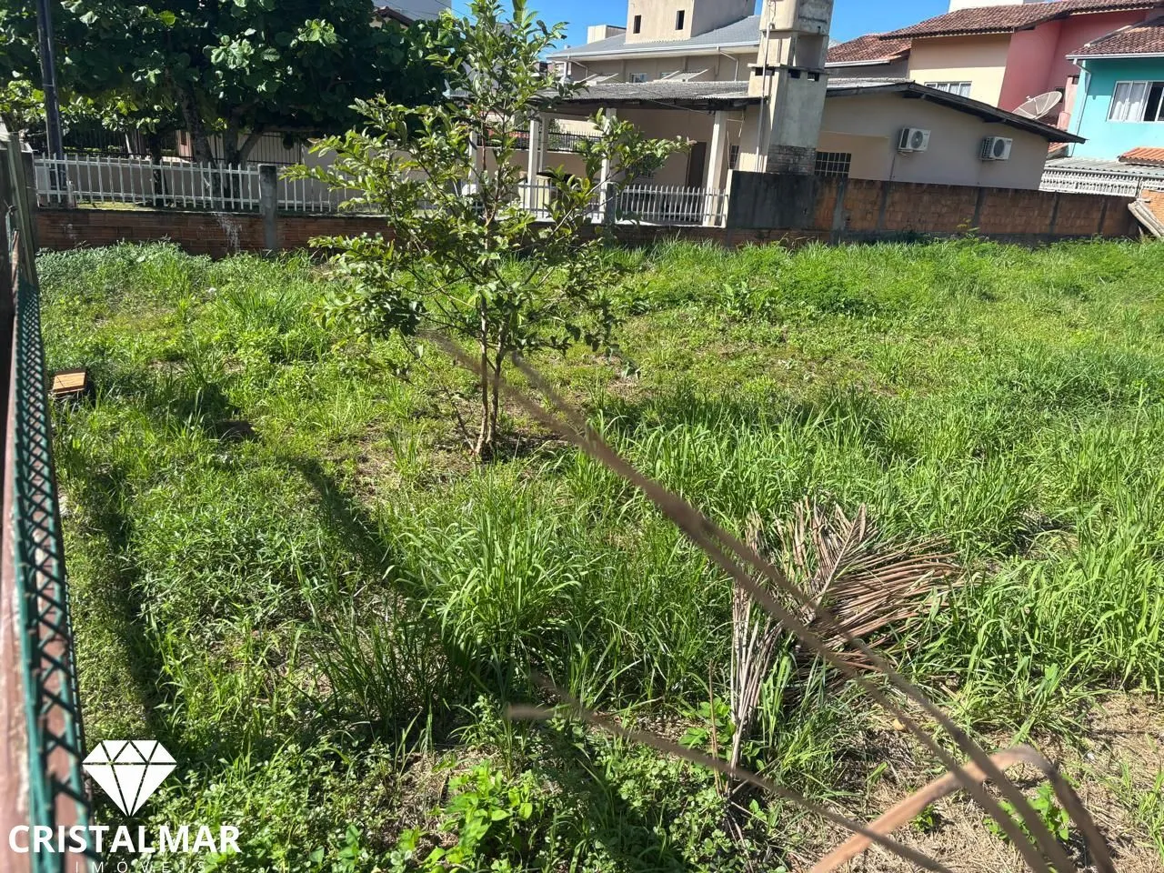 Ótimo terreno, a poucos metros da Praia de Bombas SC - foto 1
