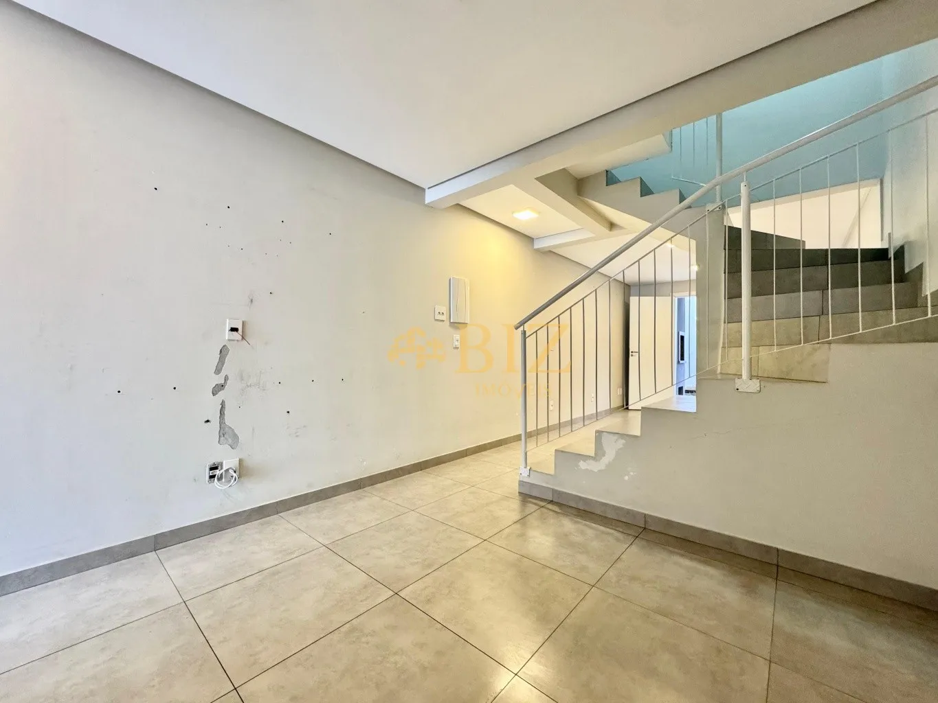Sobrado com 2 suítes e amplo espaço nos fundos no Bairro Tribess! — foto 5