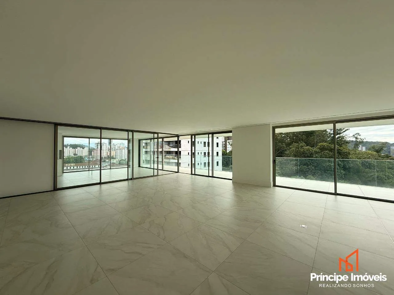 Apartamento com 4 quartos no Anita Garibaldi em Joinville — foto 2