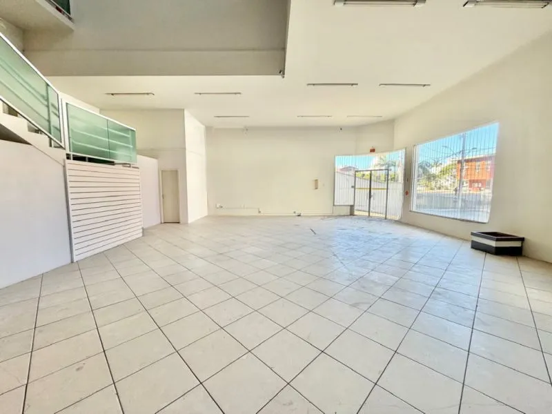 Prédio Comercial com 747, 96 m de Área Construída | 3 Pavimentos, Docas, Elevador de Carga e descarga e 10 Vagas Próx. ao Centro, para venda - foto 1