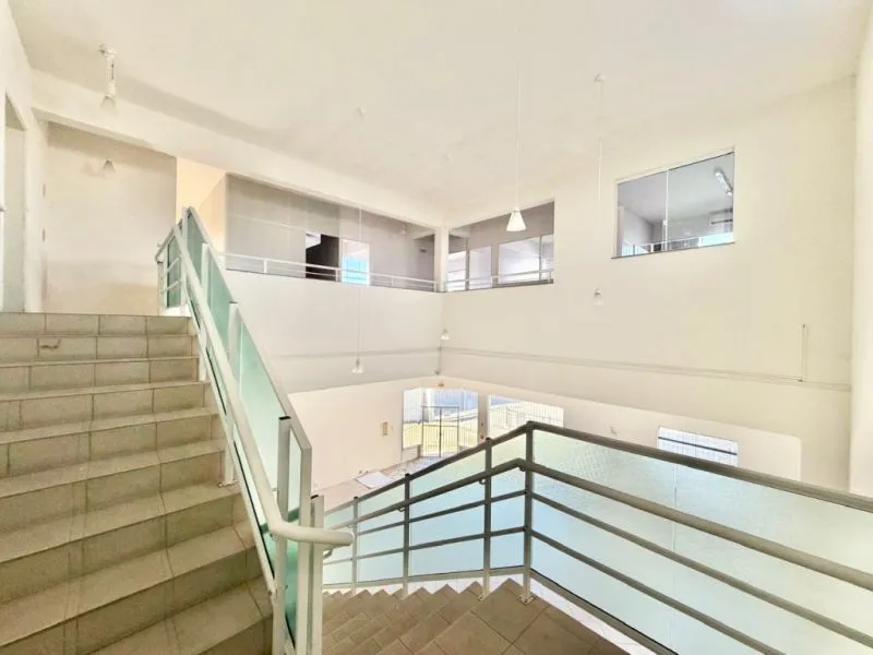 Prédio Comercial com 747, 96 m de Área Construída | 3 Pavimentos, Docas, Elevador de Carga e descarga e 10 Vagas Próx. ao Centro, para venda — foto 6