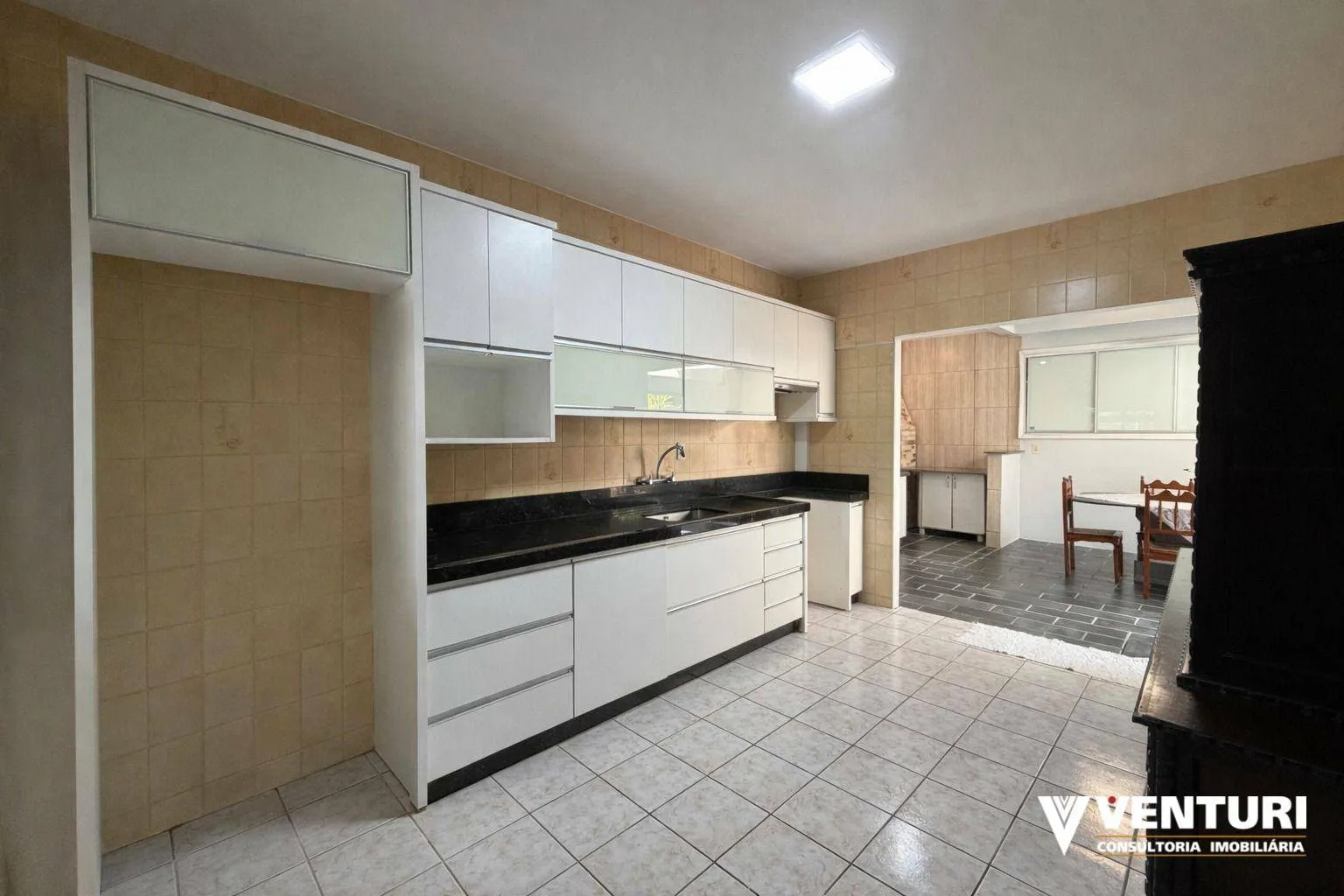 Casa com 9 salas para alugar, 284 m por R$ 5.850/mês - Velha - Blumenau/SC - foto 1