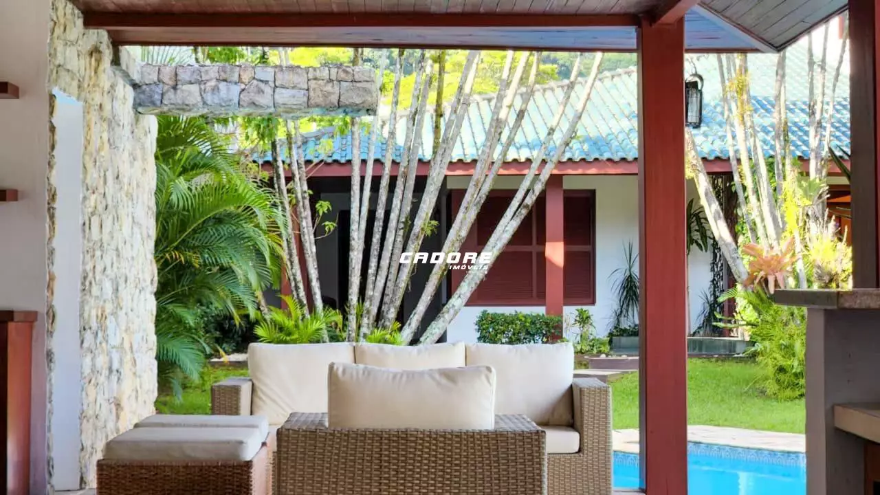 Casa · à venda · 5 quartos · 584m² · Garcia, Blumenau