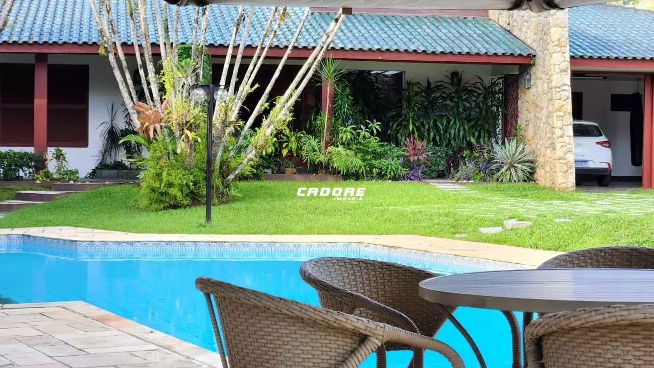 Casa · à venda · 5 quartos · 584m² · Garcia, Blumenau