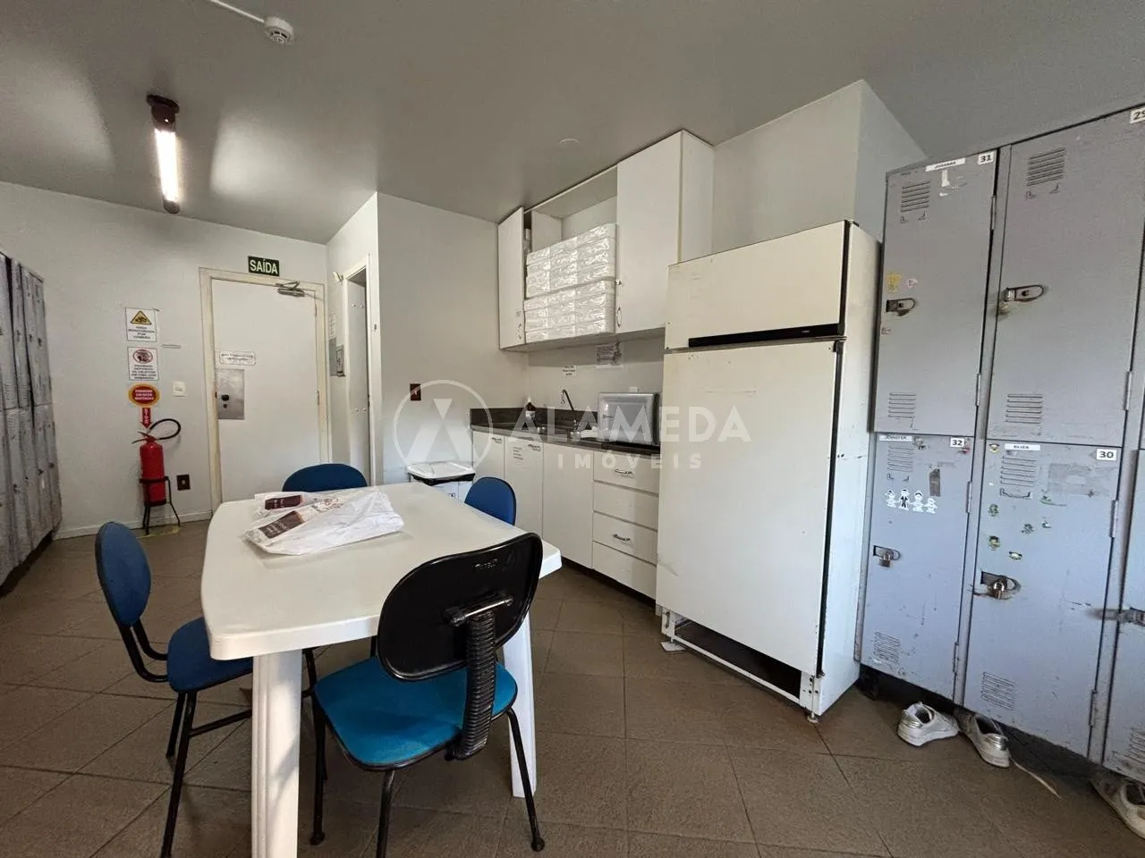 SALA À VENDA NO BAIRRO CENTRO, EXCELENTE PONTO COMERCIAL. — foto 3