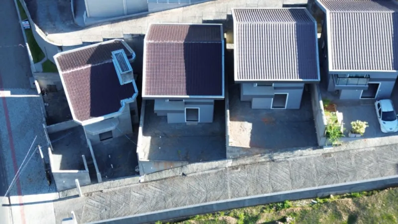 Sobrado no bairro Tribess, casa 01 ponta, com 03 dormitórios, sendo 1 suíte — foto 2