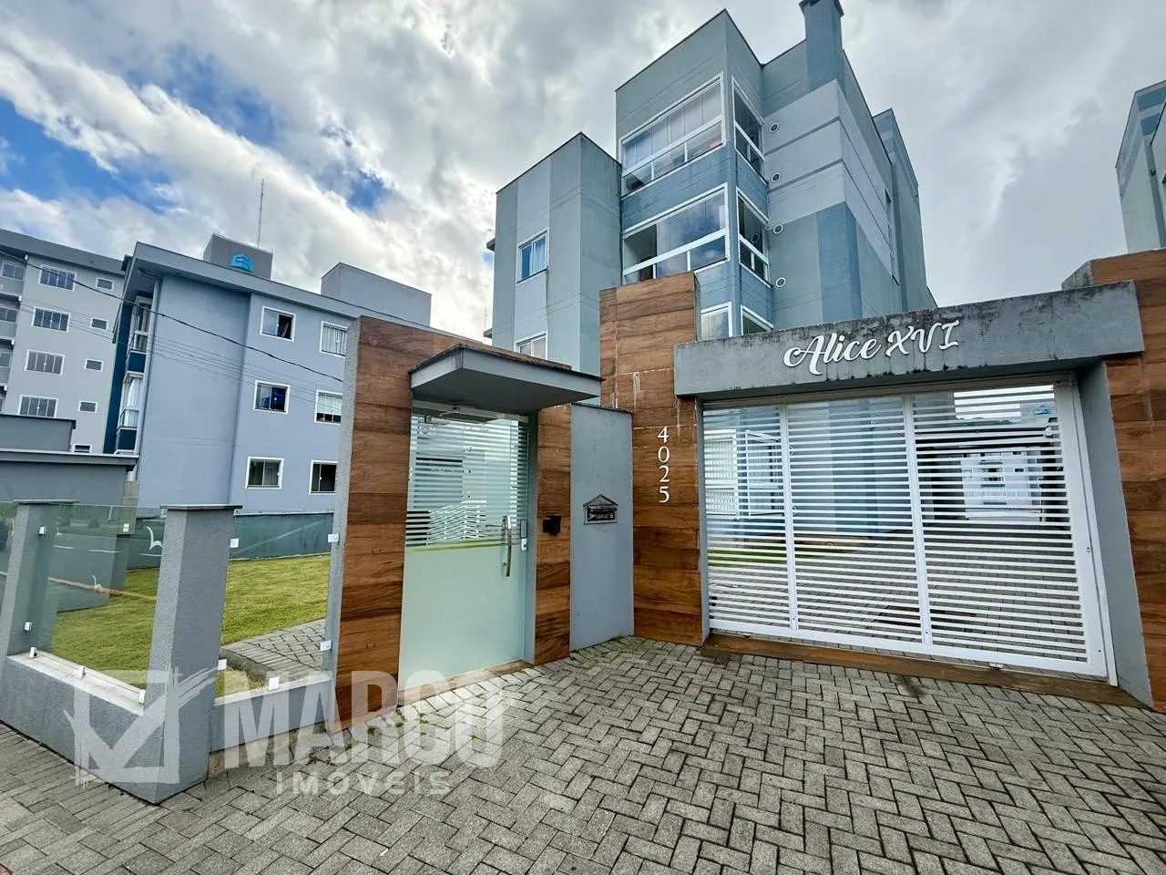 Apartamento com Suíte e 2 Vagas no Centro de Pomerode/SC - foto 1