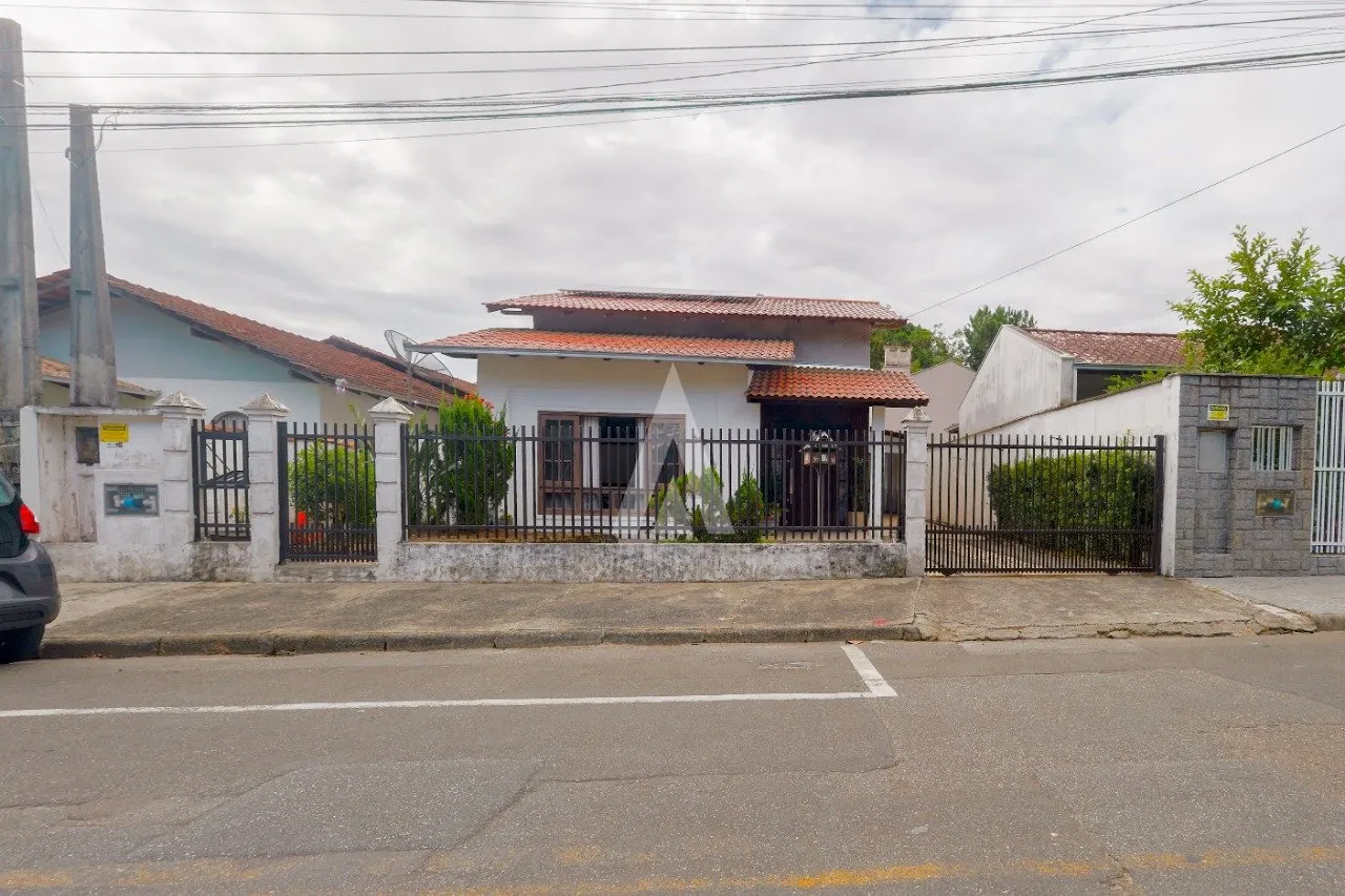 Casa com 3 quartos à venda no bairro Glória em Joinville-SC por R$890.000,00. - foto 1