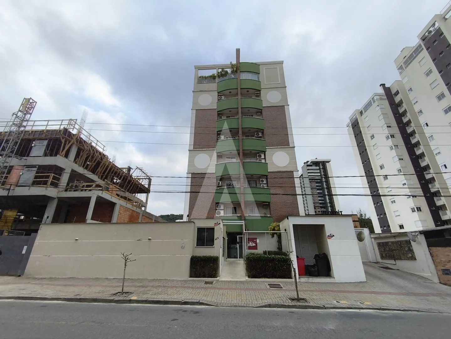 APARTAMENTO 02 DORMITÓRIOS, SENDO 01 SUÍTE + OFFICE, ATIRADORES - foto 1