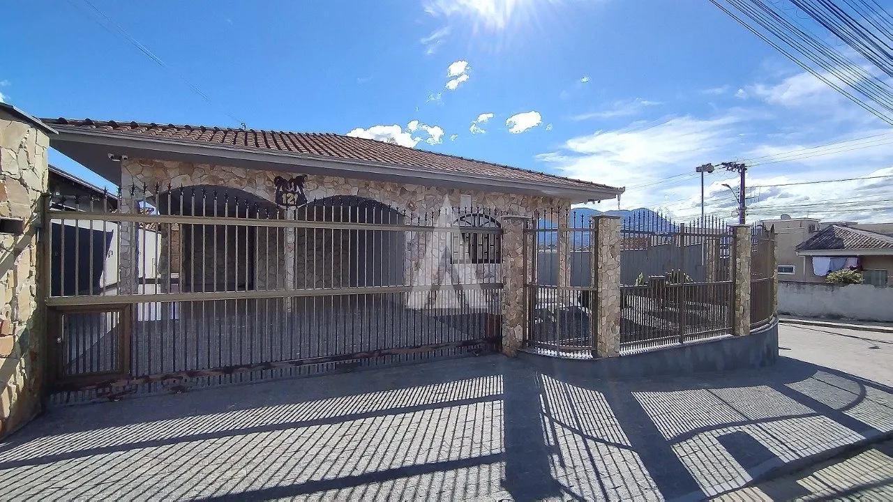 Casa com 2 suítes e 2 quartos à venda no bairro Vila Nova em Joinville-SC por R$985.000,00. - foto 1