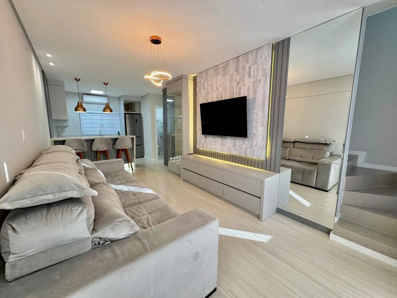 Sobrado Triplex Mobiliado e Equipado no Bairro Escola Agrícola - foto 1