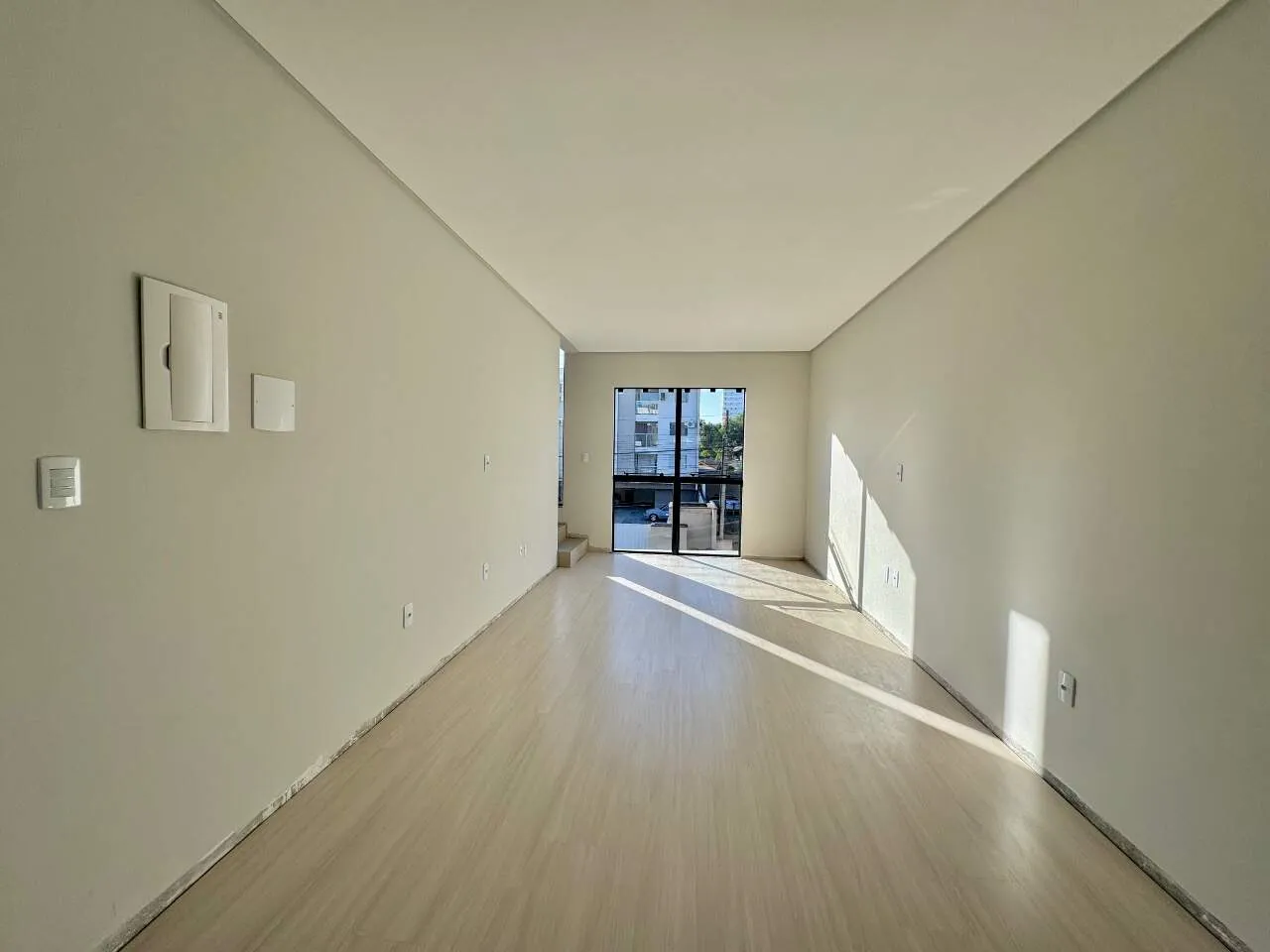 Sobrado Triplex com 2 Suítes no Bairro Escola Agrícola — foto 3