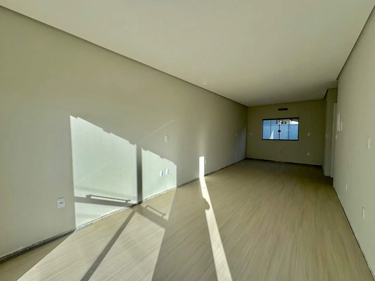 Sobrado Triplex com 2 Suítes no Bairro Escola Agrícola — foto 4