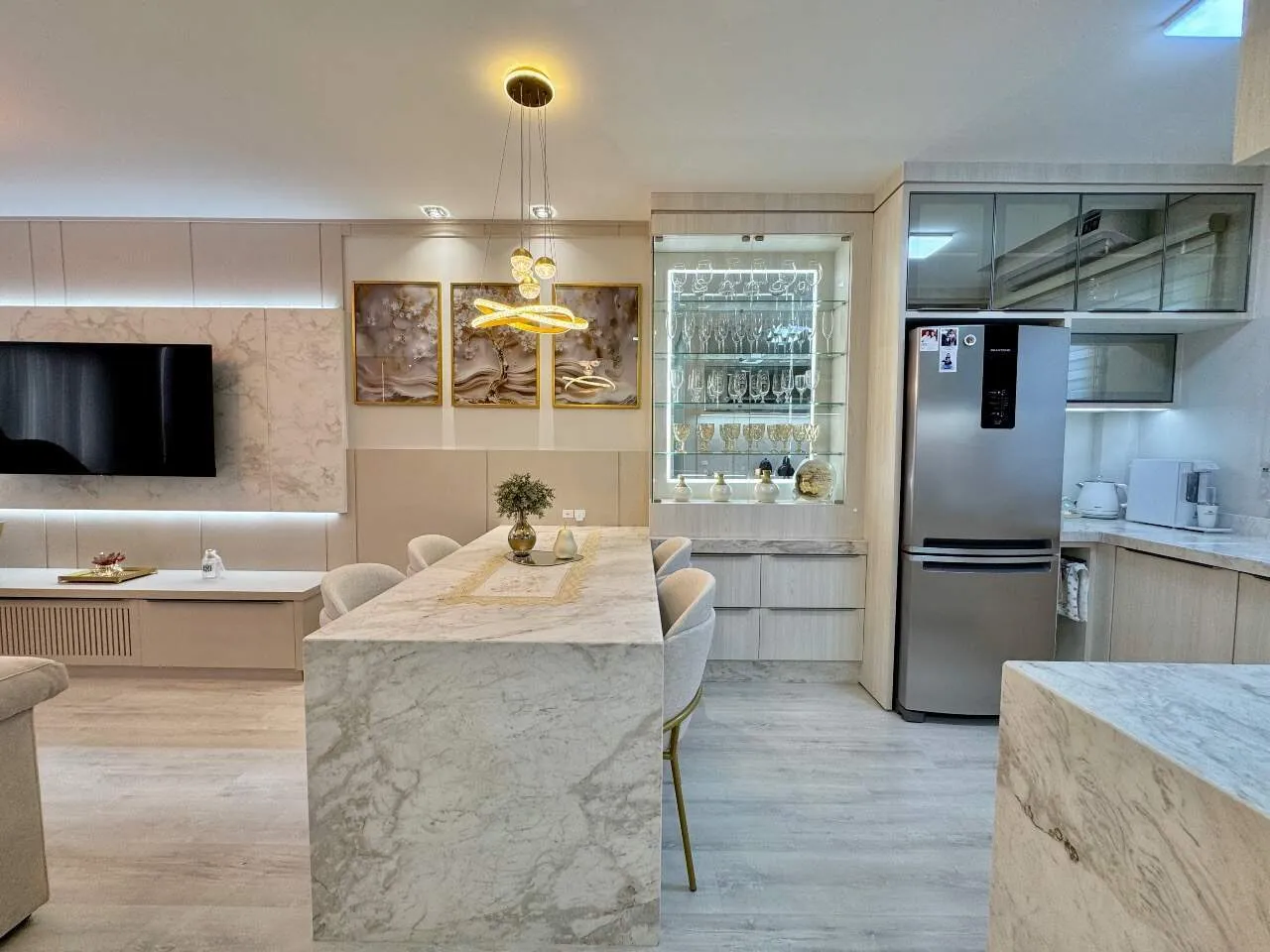 Sobrado Triplex Mobiliado e Equipado Finamente no Bairro Escola Agrícola - foto 1