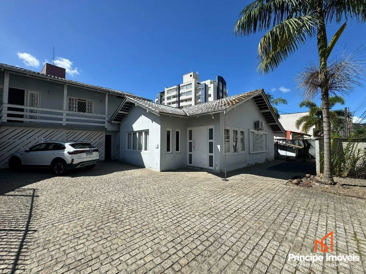 Casa com 3 quartos no América em Joinville — foto 2