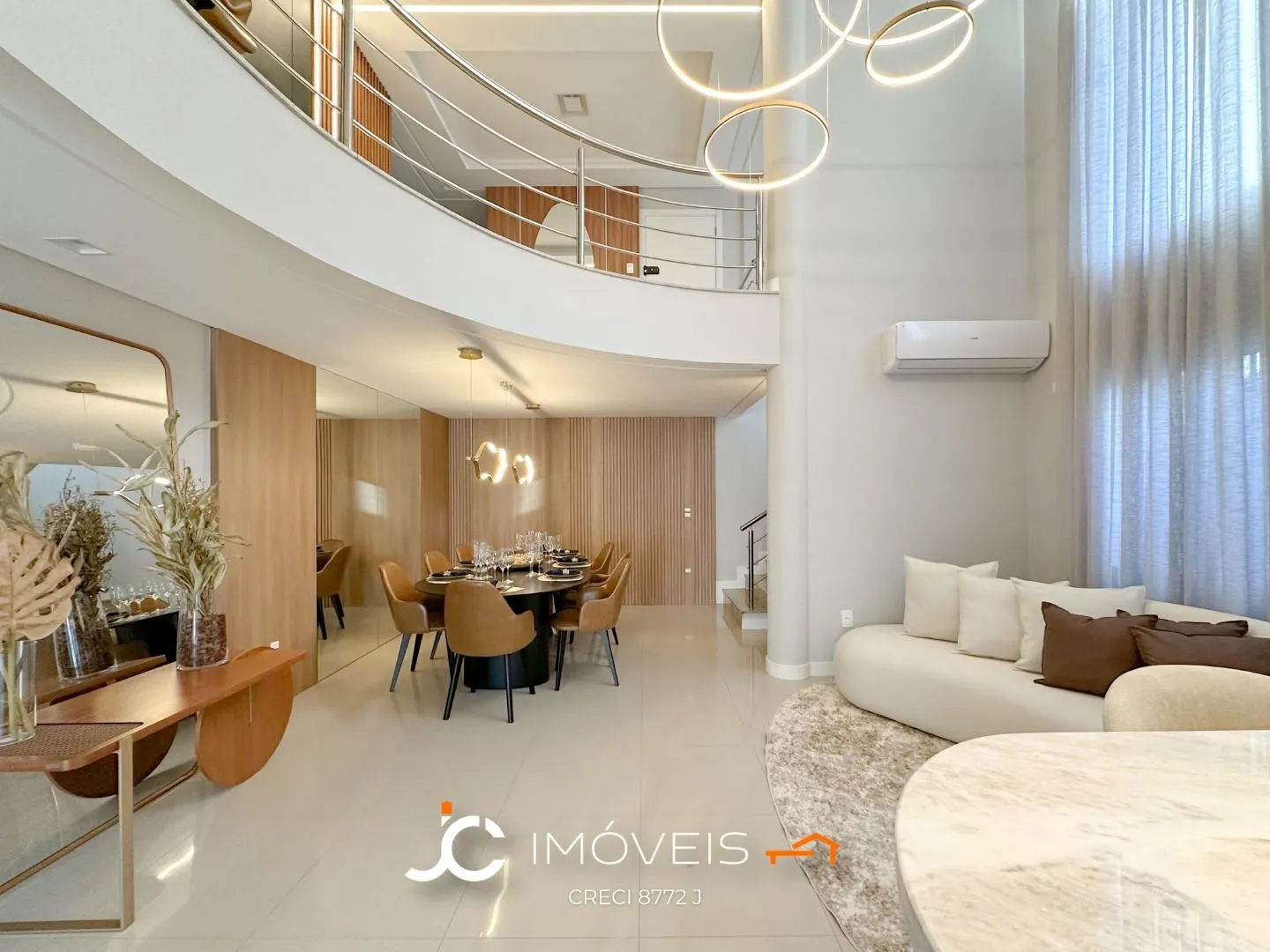 Casa à venda com 4 quartos e 4 suítes, 4 vagas, 270m² na região do bairro Barra, próximo à Avenida Hermógenes Assis Feijó, Balneário Camboriú — foto 3