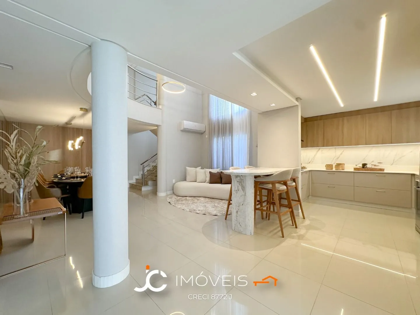 Casa à venda com 4 quartos e 4 suítes, 4 vagas, 270m² na região do bairro Barra, próximo à Avenida Hermógenes Assis Feijó, Balneário Camboriú — foto 4