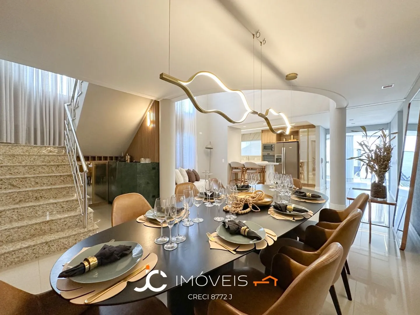 Casa à venda com 4 quartos e 4 suítes, 4 vagas, 270m² na região do bairro Barra, próximo à Avenida Hermógenes Assis Feijó, Balneário Camboriú — foto 7