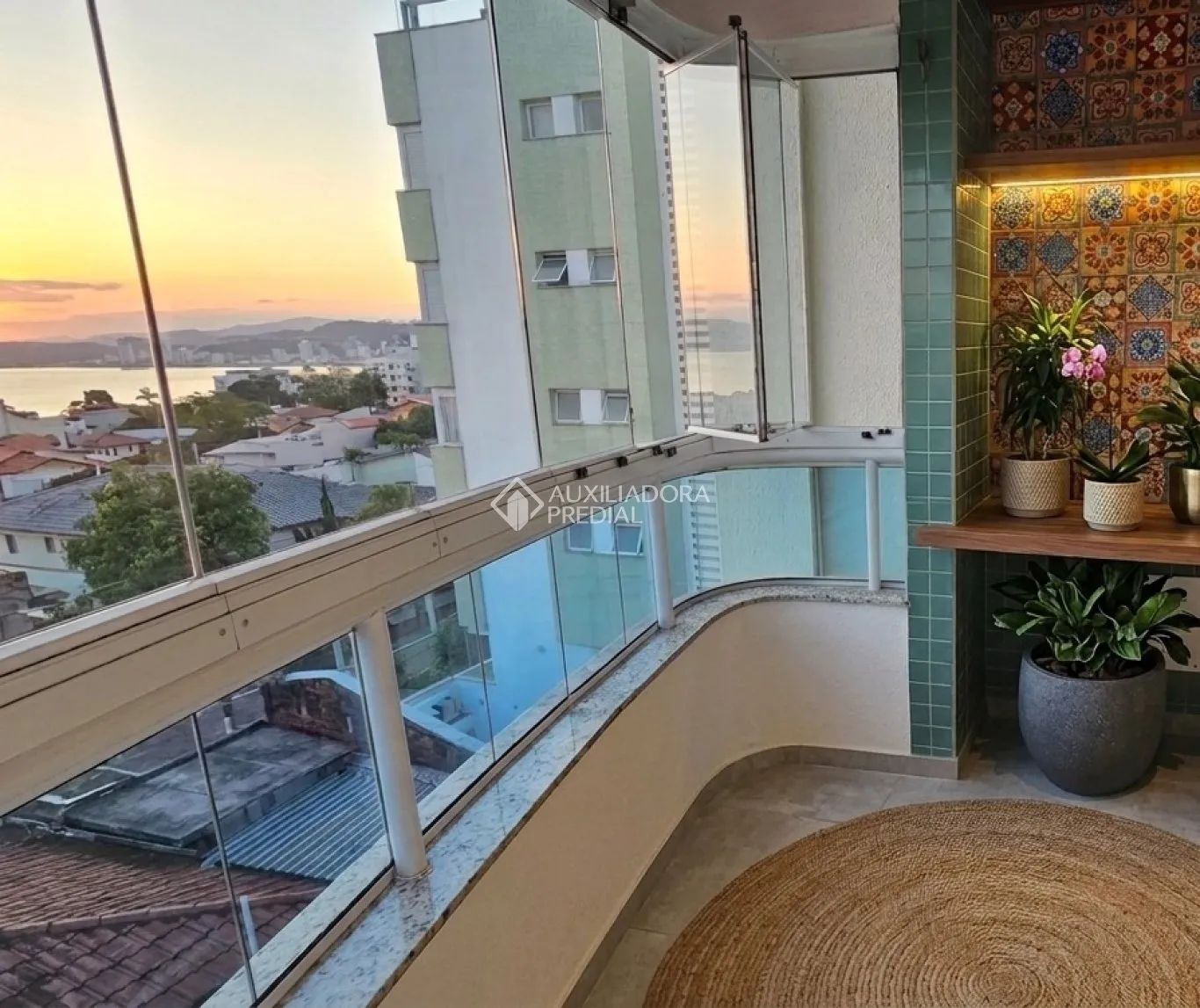 Apartamento à venda com 2 quartos e 1 suíte, 1 vaga, 105m² no Bom Abrigo, Florianópolis - foto 1