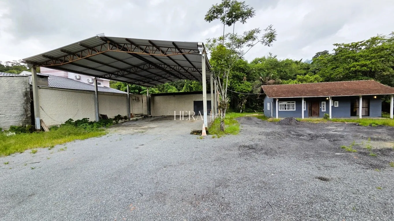 Casa com galpão para aluguel comercial em corredor de serviço no bairro Badenfurt - foto 1