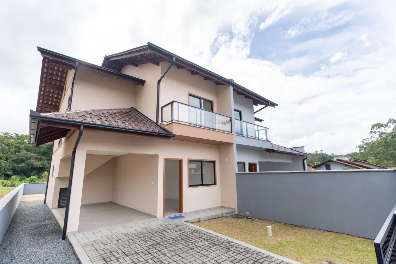 Sobrado novo à venda no bairro Pomerode Fundos - Excelente localização! - foto 1