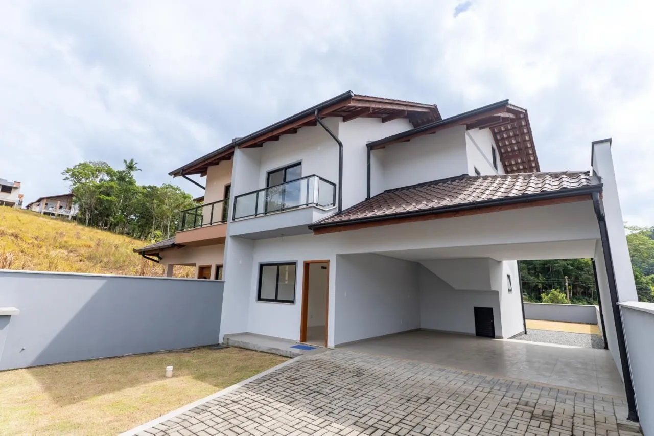 Sobrado novo à venda no bairro Pomerode Fundos - Excelente localização! - foto 1