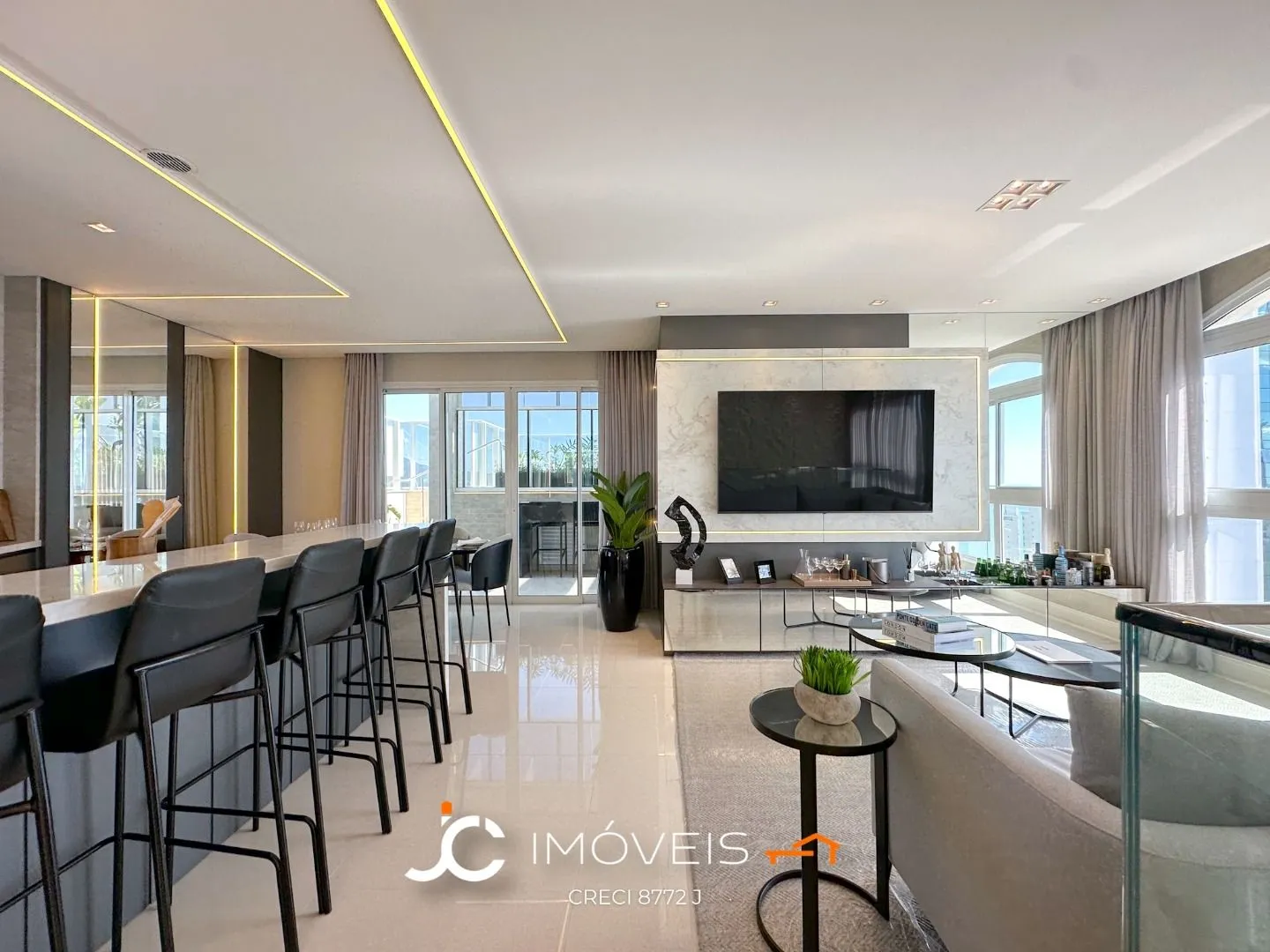 APARTAMENTO NO CENTRO BALNEÁRIO CAMBURIO - 3 SUÍTES E 4 VAGAS — foto 3