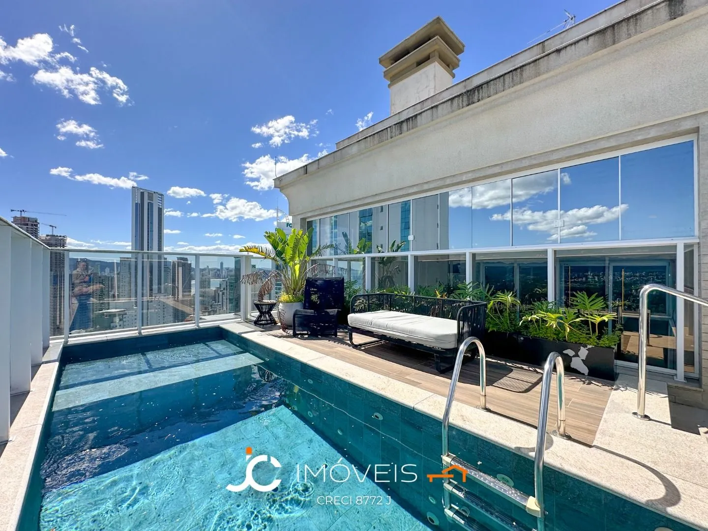 APARTAMENTO NO CENTRO BALNEÁRIO CAMBURIO - 3 SUÍTES E 4 VAGAS — foto 4