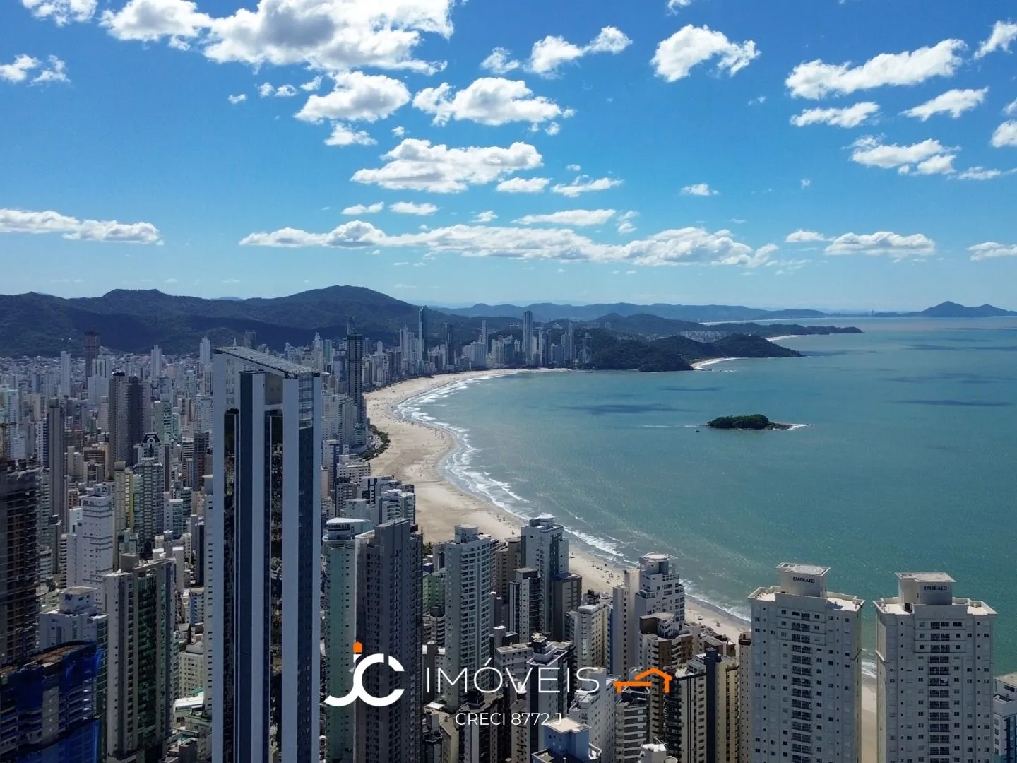 APARTAMENTO NO CENTRO BALNEÁRIO CAMBURIO - 3 SUÍTES E 4 VAGAS - foto 1