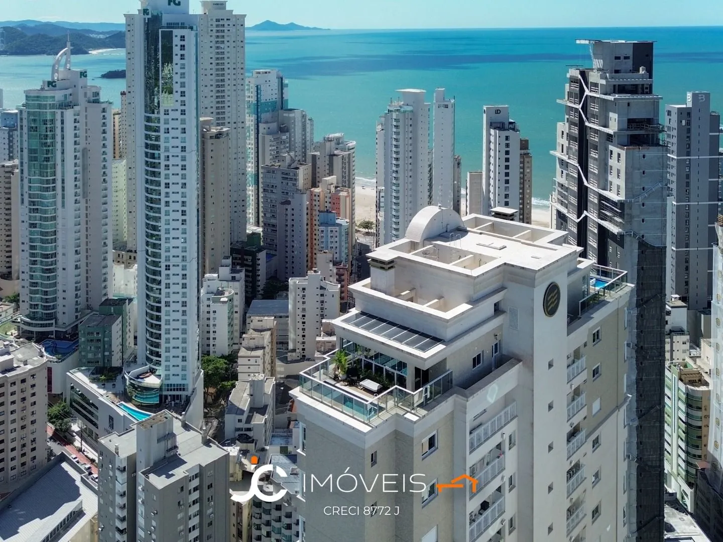 APARTAMENTO NO CENTRO BALNEÁRIO CAMBURIO - 3 SUÍTES E 4 VAGAS — foto 2