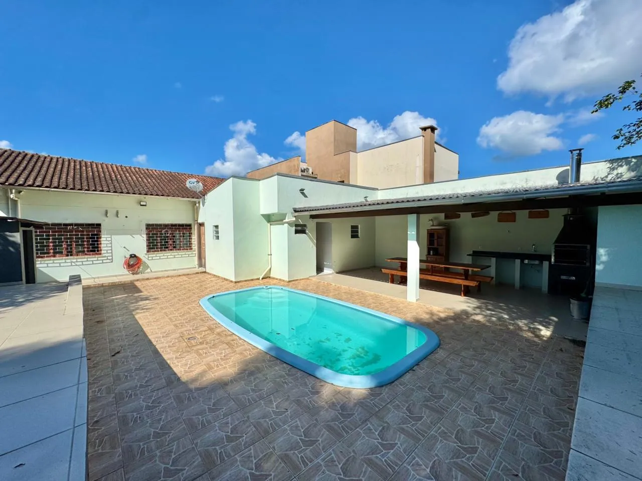 Excelente casa no bairro Água Verde, em Blumenau! - foto 1