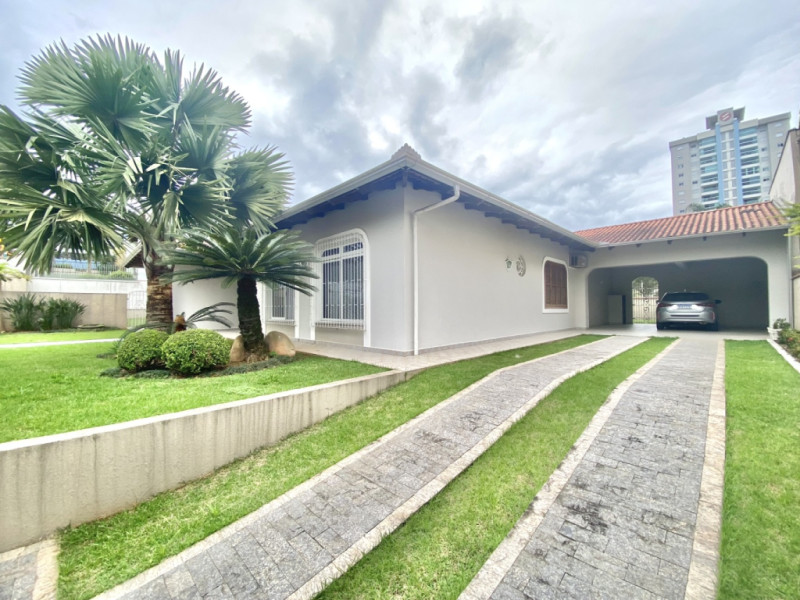 Casa · à venda · 4 quartos · 221m² · Itoupava Norte, Blumenau