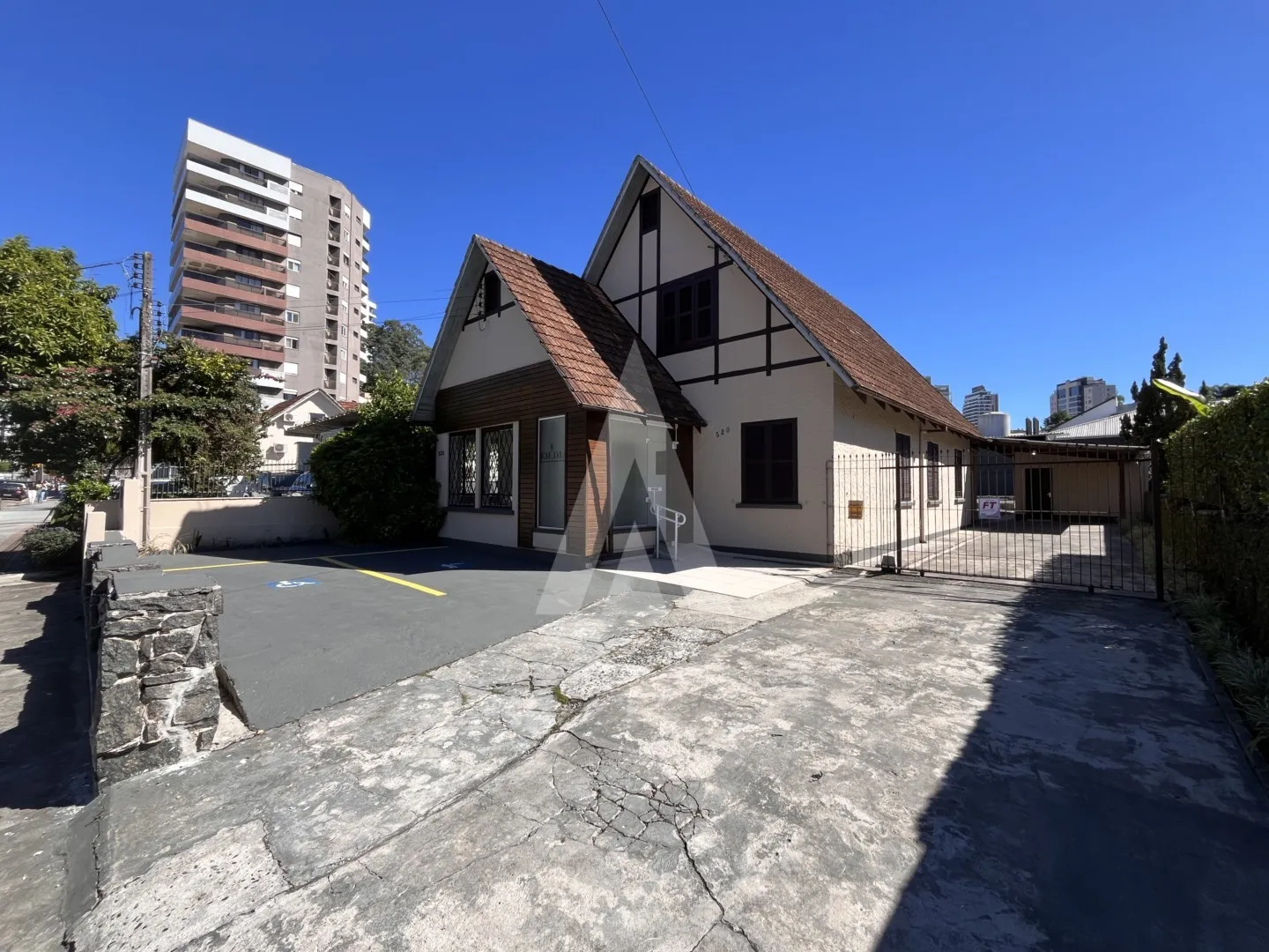 Outros Imóveis para alugar, 1 vaga, 243m² no Anita Garibaldi, Joinville - foto 1