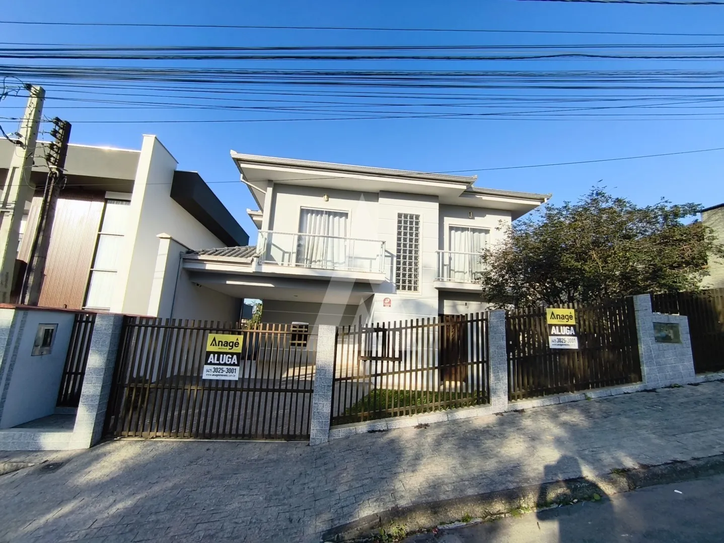 Casa para alugar com 4 quartos e 2 suítes, 3 vagas, 198m² no Costa e Silva, Joinville - foto 1