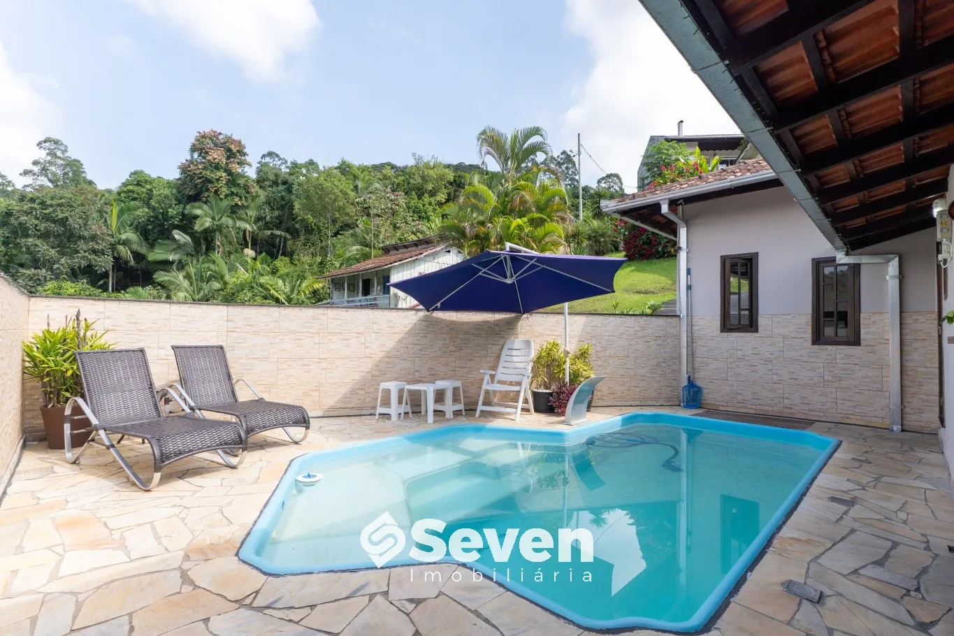 Casa à venda com 3 quartos e 2 suítes, 4 vagas, 655m² no Boa Vista, Blumenau - foto 1