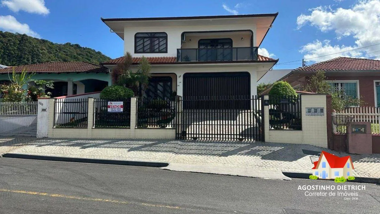 Casa à venda com 3 quartos e 1 suíte, 4 vagas, 405m² no Aventureiro, Joinville - foto 1