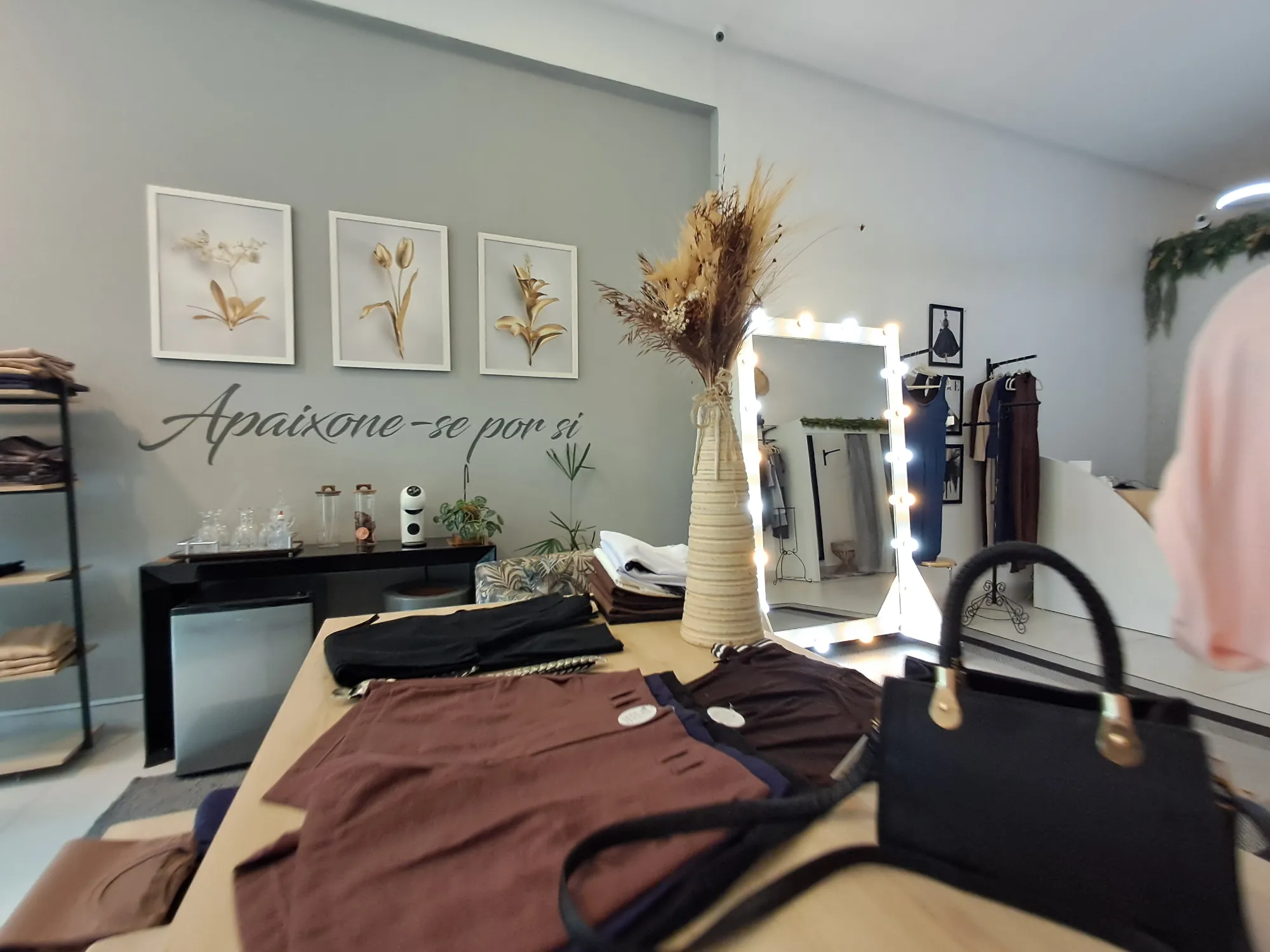 Loja de moda feminina com estoque na Vila Nova — foto 4