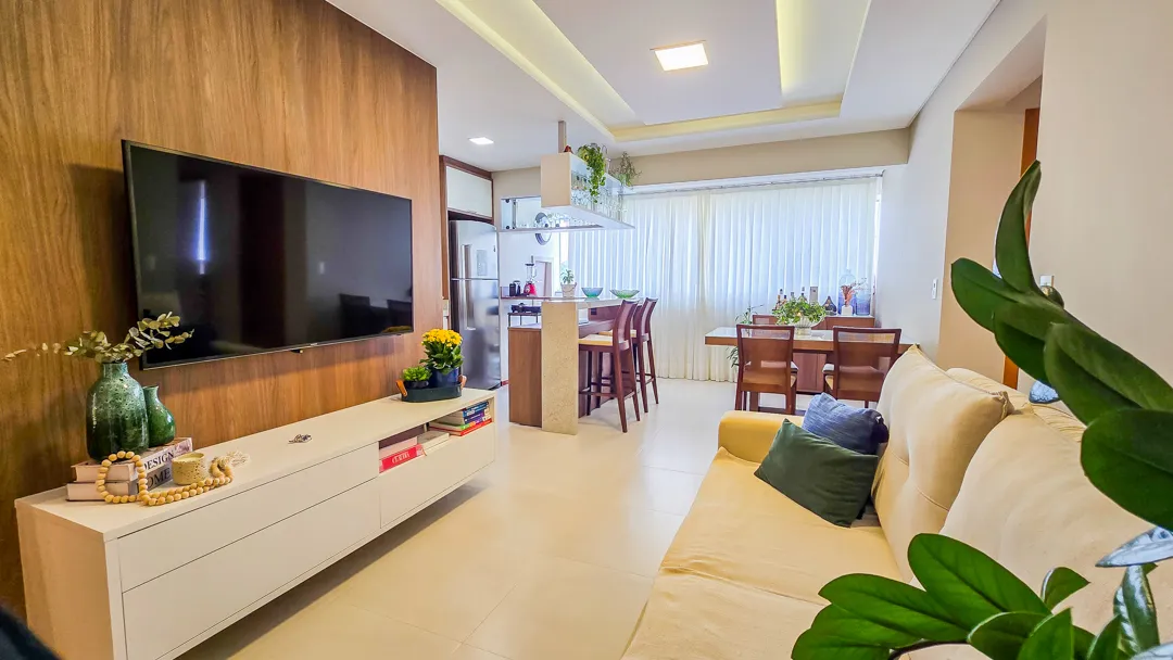 Apto 2 quartos com suíte e 2 vagas mobiliado - foto 1