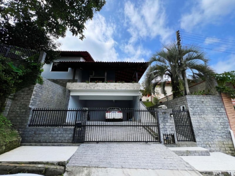 Casa · à venda · 3 quartos · 220.81m² · Escola Agrícola, Blumenau