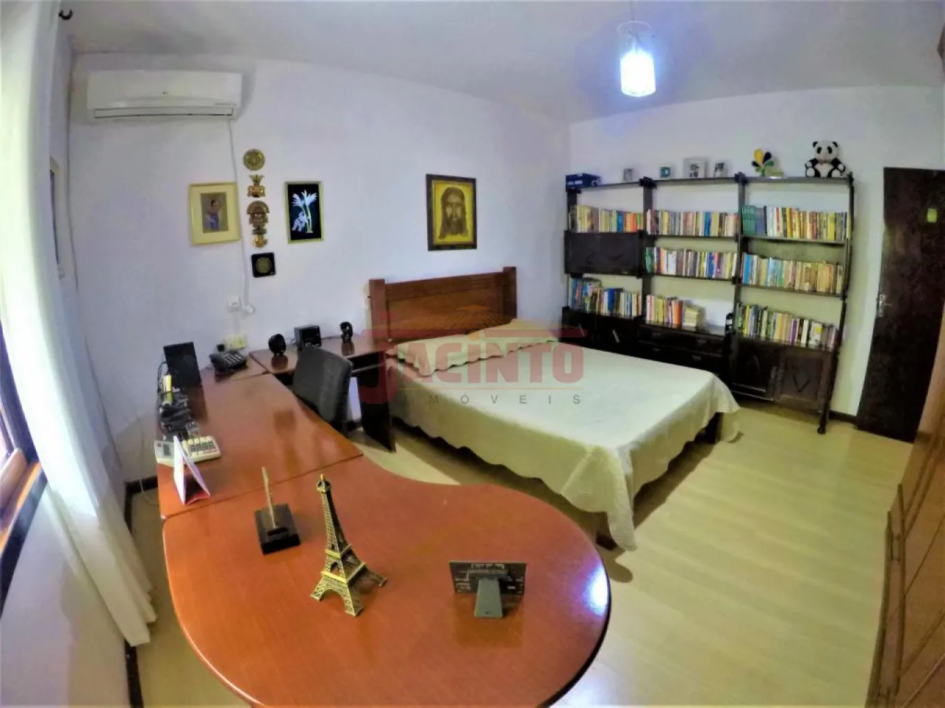 Belíssima propriedade com 1.933 m. A casa contém peças amplas, garagem e área de festas.
Localizada em uma ótima região, próximo ao Centro, local alto livre de enchente em meio a natureza. O terreno conta com 2 frentes. — foto 7