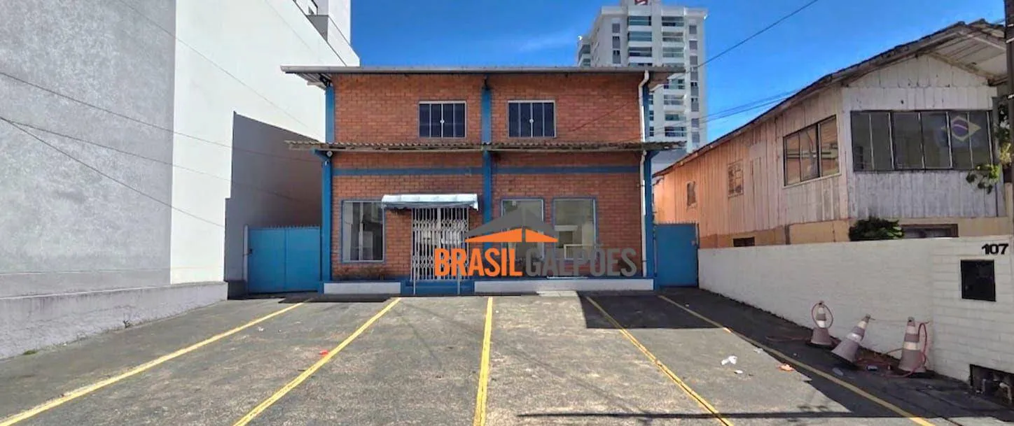 Galpão à venda, 5 vagas, 240m² no Centro, Blumenau - foto 1