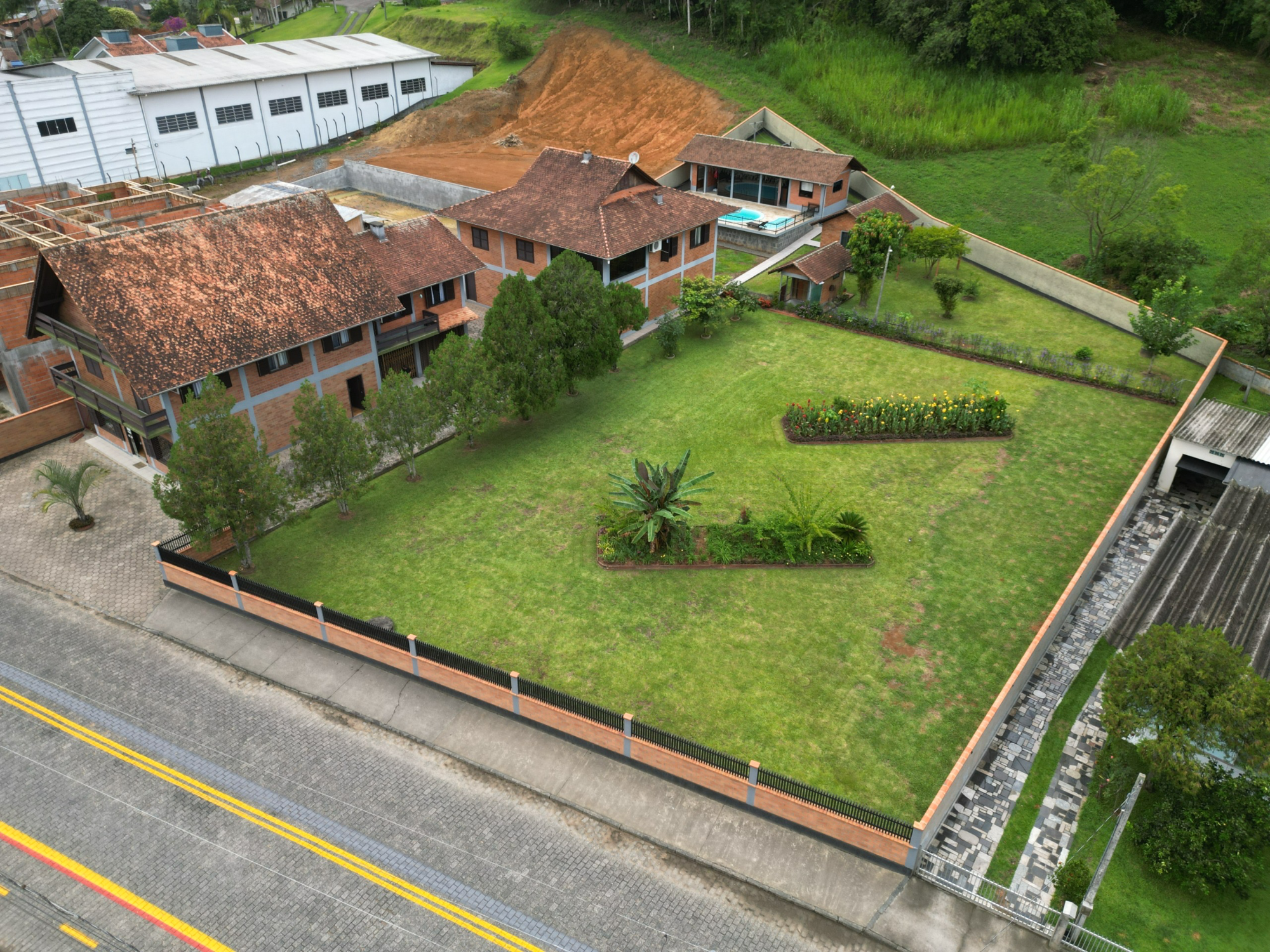 Imóvel comercial com três construções em Pomerode - foto 1