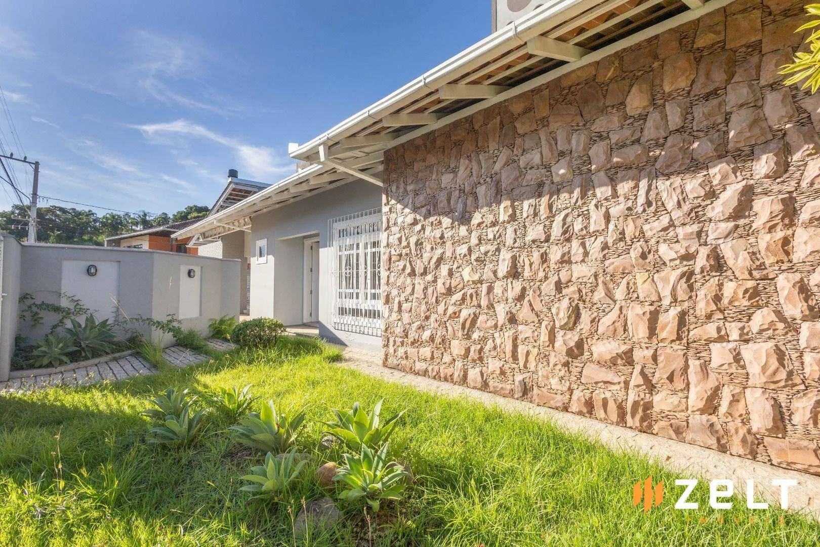 Casa à venda com 4 quartos e 1 suíte, 2 vagas, 413m² no Velha, Blumenau - foto 1