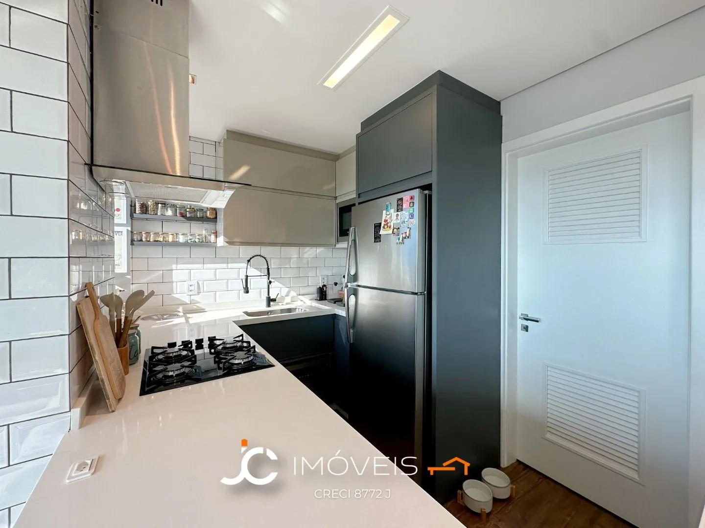 Apartamento 2 dormitorios sendo uma suíte e 2 vagas - Bairro Velha — foto 7