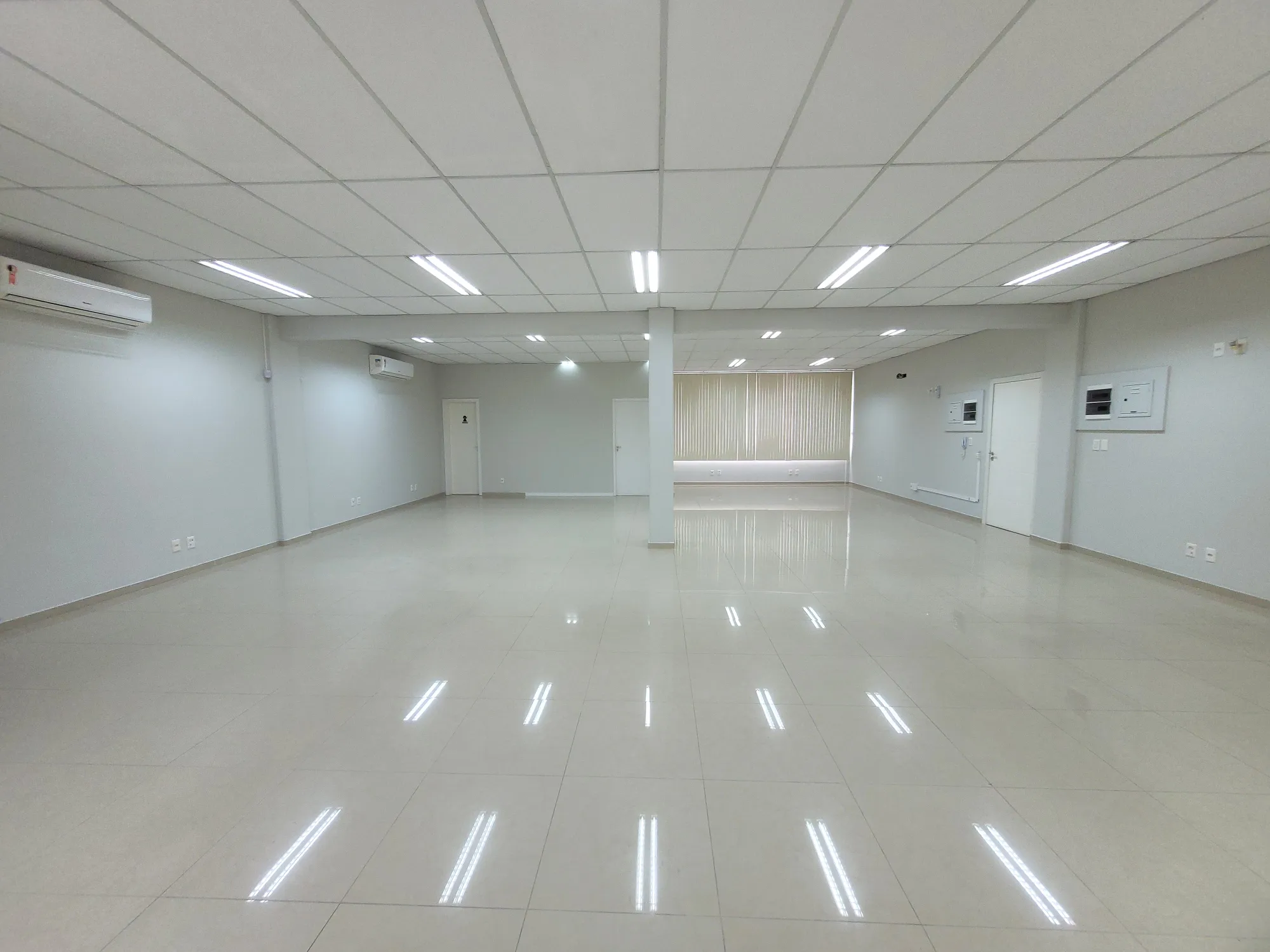 Loja  Sala Escritório em prédio comercial  - foto 1