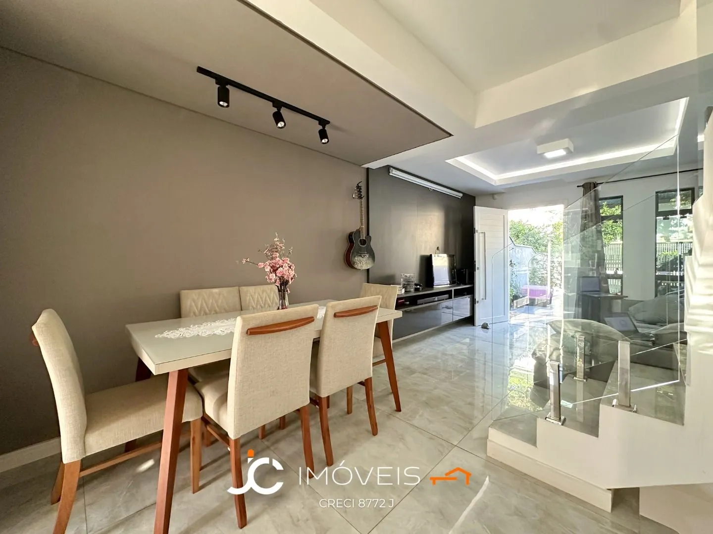 Sobrado Triplex Vila Nova com 3 suítes e duas vagas — foto 4